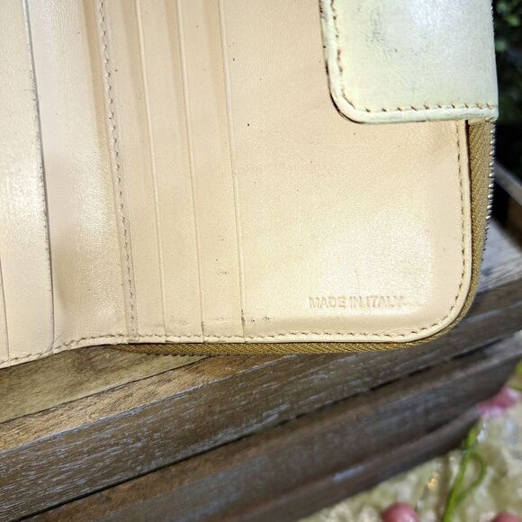 Authentic Prada Zippy Wallet - Picture 5 of 13